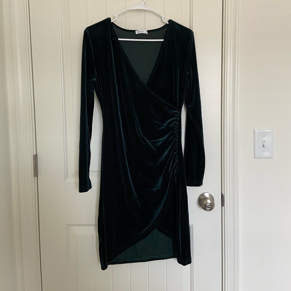EUC |‎ Jeceika women’s velvet dress — medium